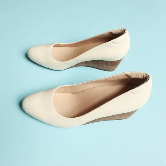 NWOT Abeo Veranda Stacked Cream Leather Almond Toe Wedge Heels Size 9 - Picture 4 of 9